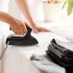 ⁦مكواة بخار صغيرة محمولة من بورودو لايف ستايل أيرونيكس بمقبض من الباكليت - أسود⁩ - الصورة ⁦2⁩