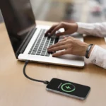 ⁦كابل سوار معصم من نوع Porodo USB-C إلى Lightning بمشبك فولاذي مغناطيسي⁩ - الصورة ⁦3⁩
